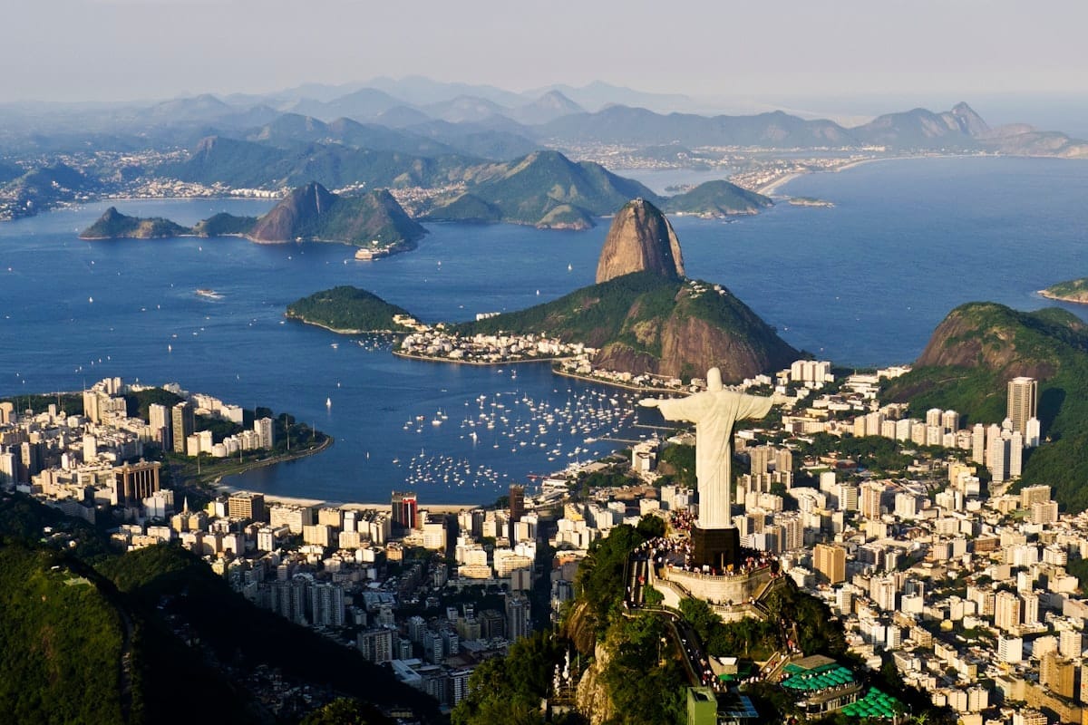 Vista aérea da cidade e baía do Rio de Janeiro